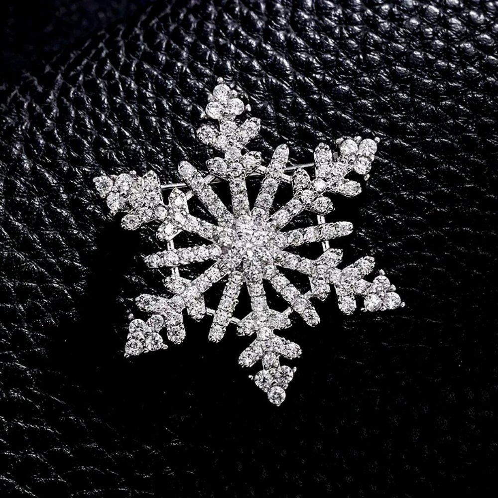 Beautiful Vintage Design With Inlaid Zircon • Snowflake Brooch